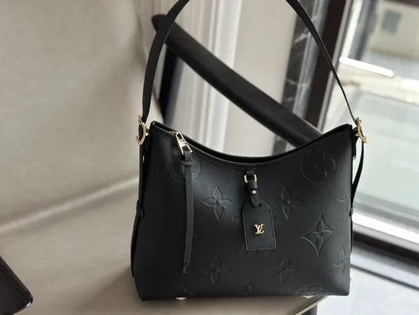 Louis Vuitton Onthego Hobo Bag Milk White Shoulder Bag - 4