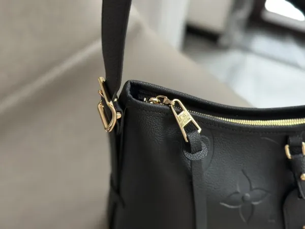 Louis Vuitton Onthego Hobo Bag Milk White Shoulder Bag - 7