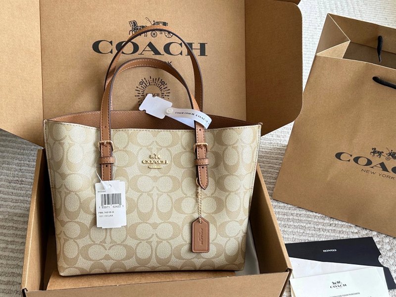 Shopping bag from Apple