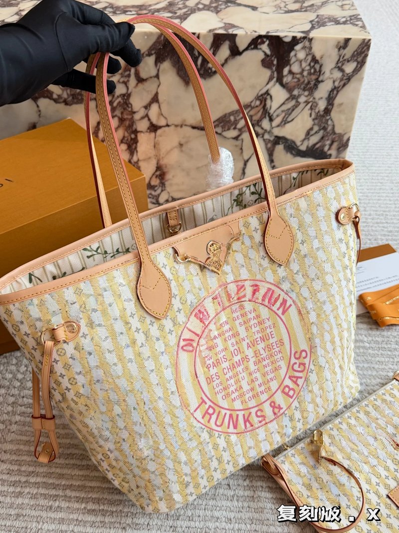 Shopping bag from Apple
