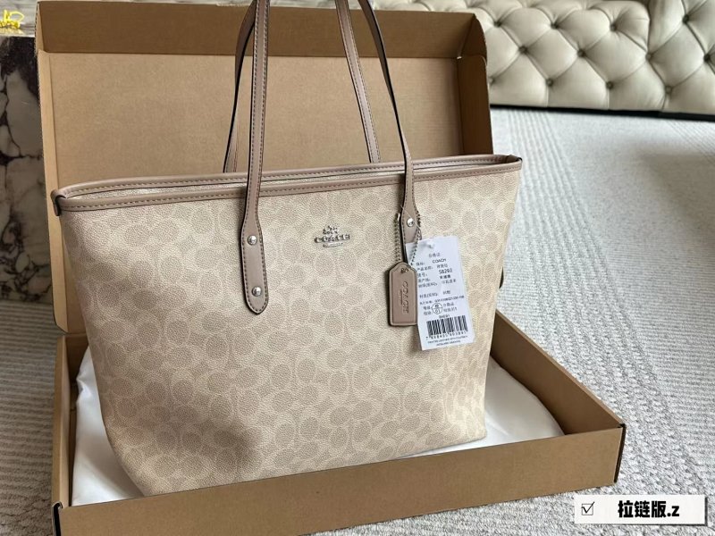 Shopping bag from Apple