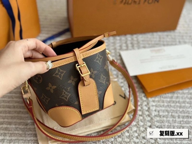 L Noe Purse