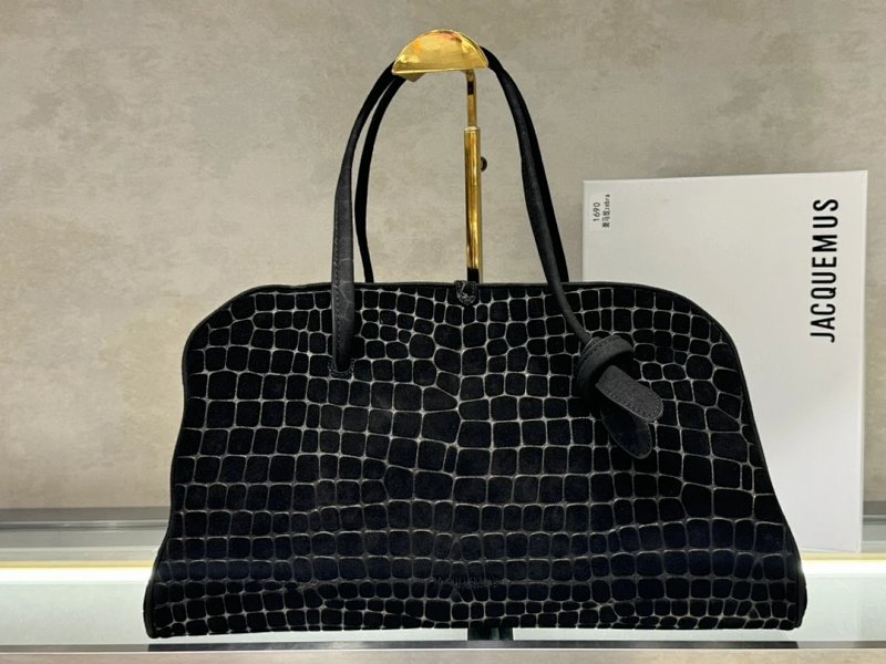 Shopping bag from Apple