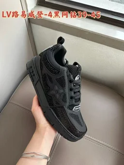 thumbnail for 时尚休闲鞋经典款