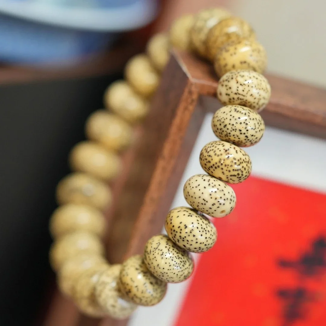 纯天然印度小龙眼菩提子佛珠手串108颗,尺寸5mm,配老星月水滴三 纯天然印度小龙眼菩提子佛珠手串108颗,尺寸5mm,配老星月水滴三